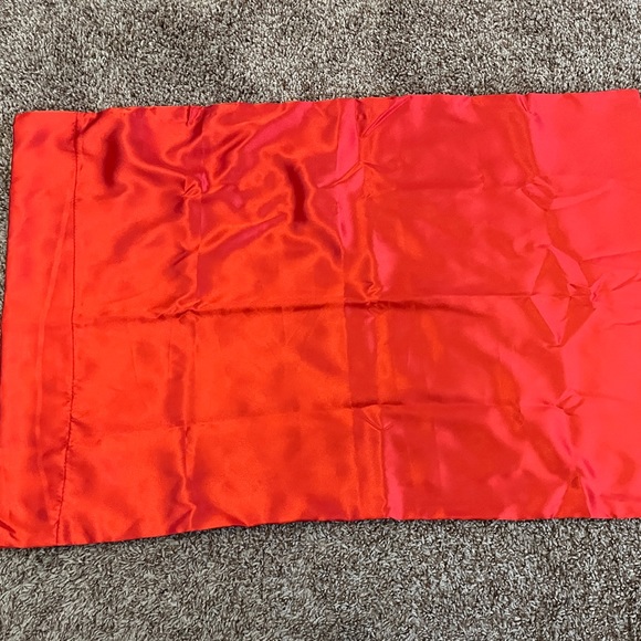 Silk Pillowcase - Picture 3 of 6